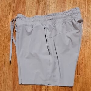 CRZ YOGA Men's Light Gray Athletic Shorts with Drawstring